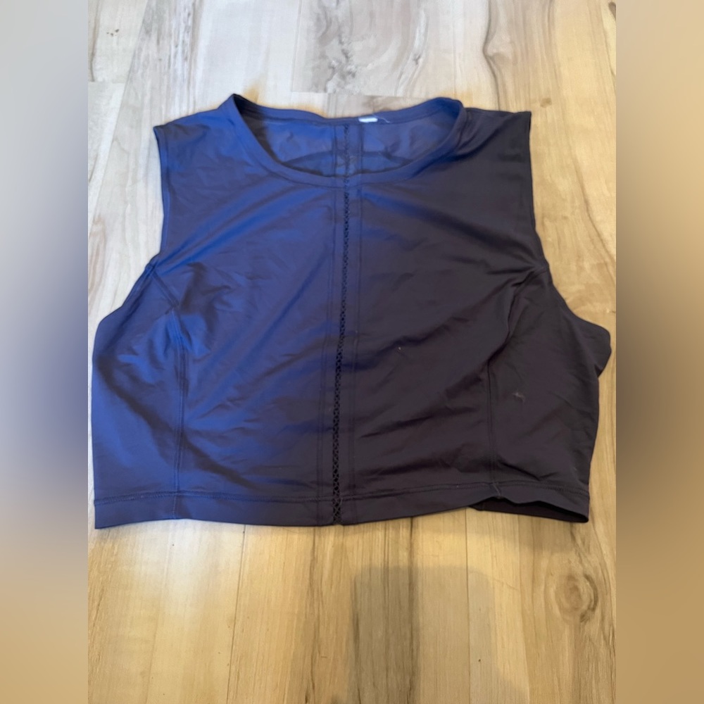 lululemon size 6 crop top